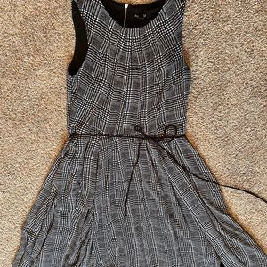 Houndstooth lined sleeveless dress with waist tie, size 14